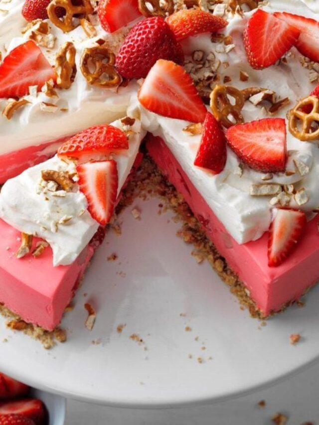 Berry-Cool-Cream-and-Pretzel-Pie_EXPS_TOHJJ20_242812_E02_05_6b-696x696